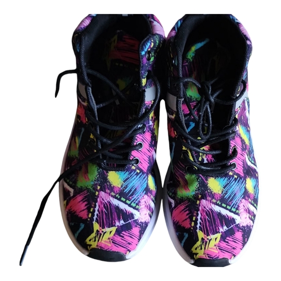 Women's graffiti lightweight high top sneaker size 39 8.5 US - Picture 3 of 7